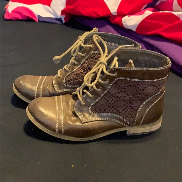 Lace booties - Picture 2 of 3